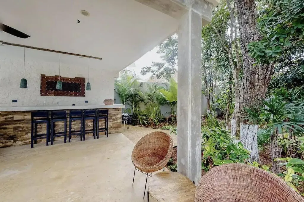 Contemporary Poolside Condo, Wi-Fi - Paraiso Kaanal 101 Tulum 0*,  Mexiko
